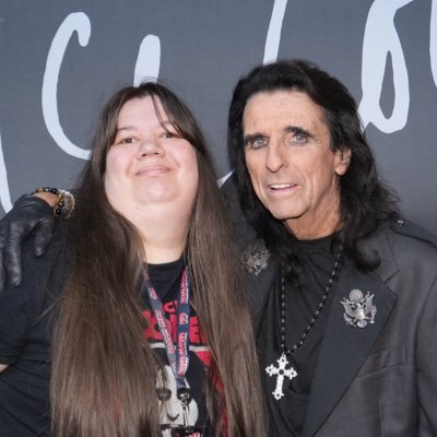 🔥KISS ARMY Member since 2004🔥🖤Also a huge Michael Jackson fan🖤Was inactive for years, probably not posting much since I like staying private, She/They