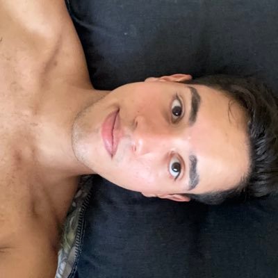 essa foto de perfil não condiz mais comigo pq toda semana eu mudo de cabelo
