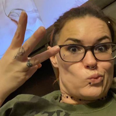 RoslynJ6273's profile picture. I’m a mobile licensed massage therapist I render all types of body massages,cracks and therapy at fair and affordable rates🥰