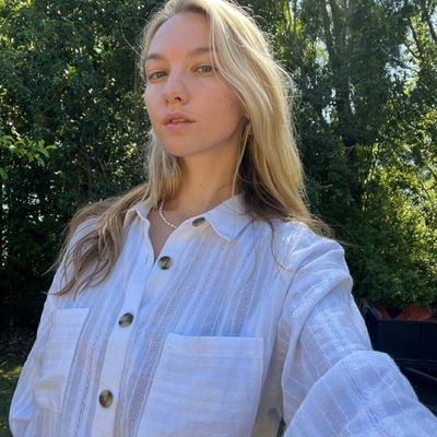 RoseRos60318020's profile picture. 