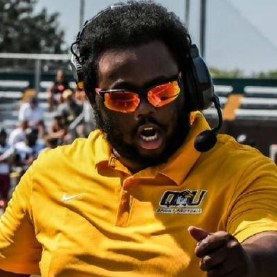 Follower of Christ | Coaching is my ministry | Defensive Coordinator | DL Coach @QUHawkssprintFB | #STLunatic #Good2Great #UnfinishedBusiness