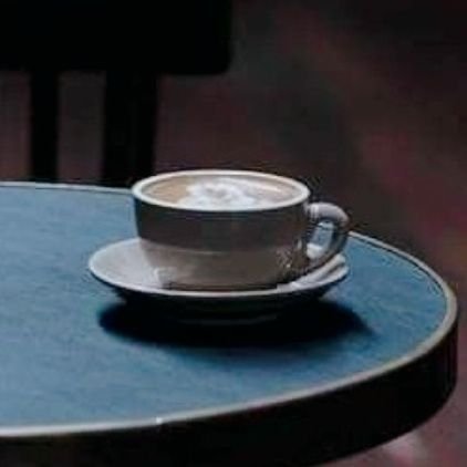 byletbe's profile picture. @by4pril 에는 무뎌지지 못한 마음들이 쉴 수 있는 기록을, 이곳에는 순간에 스치는 생각과 감각을.