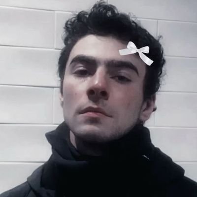 pattheia's profile picture. De quatro, Zeus figura em (ex)cultura nativa o(culto) orixá Exu vai comendo-lhe o cu. 🐁