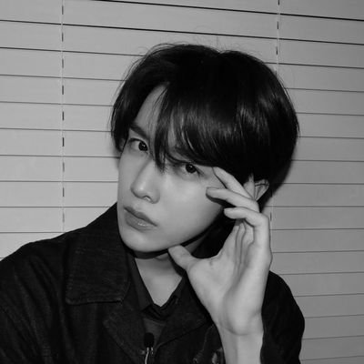 sungchwn's profile picture. ㅤ ‘ O 1  ׁ 𓈒 യ a paragon of 𝙥𝙚𝙧𝙨𝙤𝙣𝙖𝙗𝙡𝙚 charm.