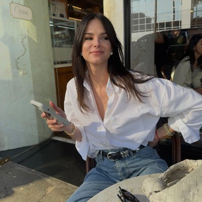 SolarPrincess12's profile picture. Female leader | Focus on foreign trade and customer relations | Love French cuisine, sports and high-end life 🍾✨