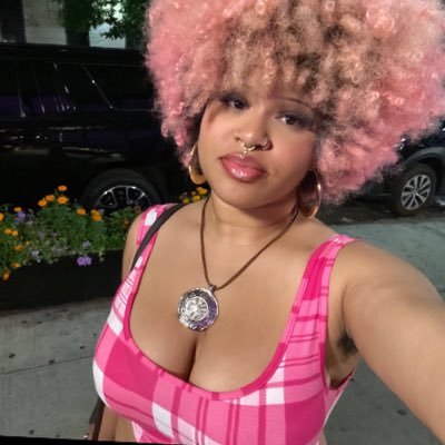 s0ftkween's profile picture. 22 ♡*.+ ° | bi 🏳️‍🌈 silly (^_^)v | writer n artist (●´ϖ`●)