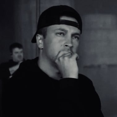 Tiktok: cravethe | ‘Tyler Joseph Enthusiast’ | he/him | 2002 |-/