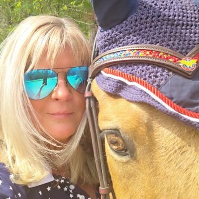 🇺🇸🐎Unabashedly sarcastic, AK-47 of wit 🔫, Tongue like a 🔪, Jewish & Conservative. Home of https://t.co/cobppRSg19 skin care. ⛔DMs for Tallow orders only. ⛔️