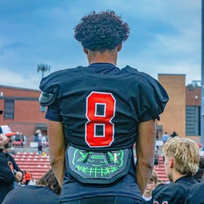 ericdooley2028's profile picture. Platte County High School|C/O 2028|DB|MO|6ft|155lbs|FB|Bench: 185| Squat: 265|3.3GPA|Vert: 32in|