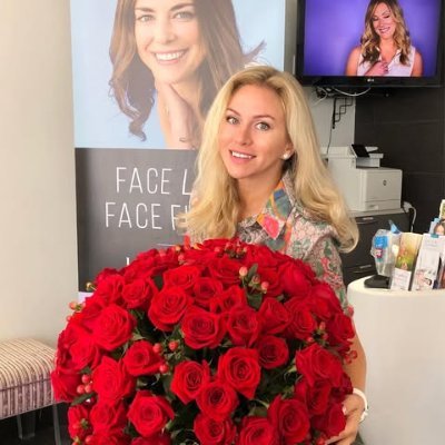 Jule_Renol's profile picture. Wanderlust soul 🌍 | Book lover 📚 | Sharing kindness