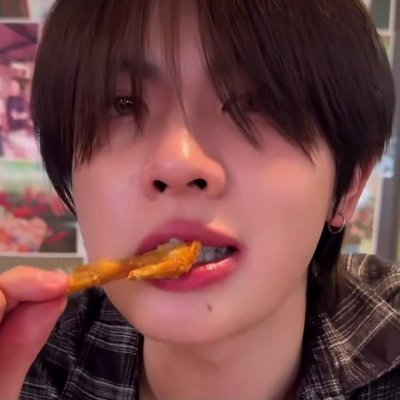 fan account w, ᴘʀᴏɢʀᴇꜱꜱ ,🌻🐱 ,ꜰɪʀꜱᴛᴏɴᴇ 🐈 Eyes that smile are as beautiful as curves. #ด้อมภภ / ᴛʟᴇꜰɪʀꜱᴛᴏɴᴇ ☔
