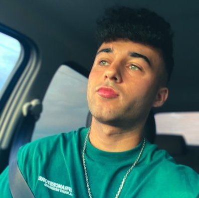 ZariGloria71043's profile picture. 