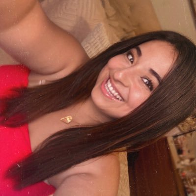 GabyManzo's profile picture. “She dances to the songs in her head, speaks with the rhythm of her heart, & loves from the depths of her soul”🍎✏️⛱🛍🌻📚🍷⛺️👩🏻‍💻☕️