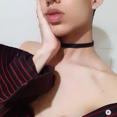 hotty_b1tch29's profile picture. 