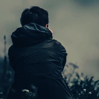 قرأ الكثير وتعلم الكثير شخصية معروفة ترمز لها بالأخضر..متسامح وطيب ... ولا يتدخل في السياسة.
وفي خدمة الموهوبين.