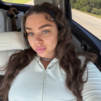 Hornyxkenzie's profile picture. Main @snowinnhoustonn