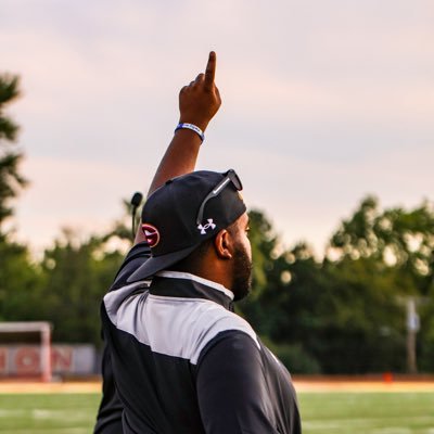|Defensive Coach for Tonka Football| NWMSU Alumni | My tweets are my own| ΦΒΣ 🤘🏾🕊️| #FountainsUp #BringTheNice @KingdomKast Co-Host of The Redshirt Podcast