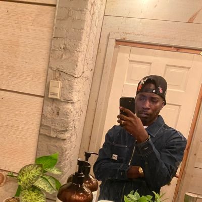 “mind the business that pays you“ bitch. 💰| ♉️ #getthestrap 🩸