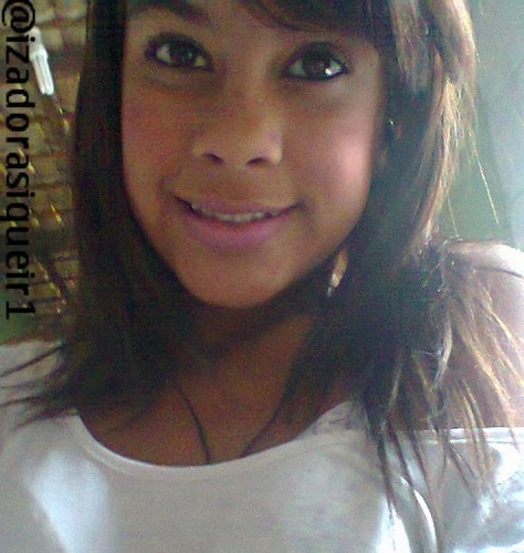 13 anoos ,* ciumenta ,fofa ,brava ,estranha ,louca ,melhor prima @GiiBrenda , best da @mandy_loirinhah #corinthaina ♥ & namorada do @Rafa_zonaoeste me segue ?♥