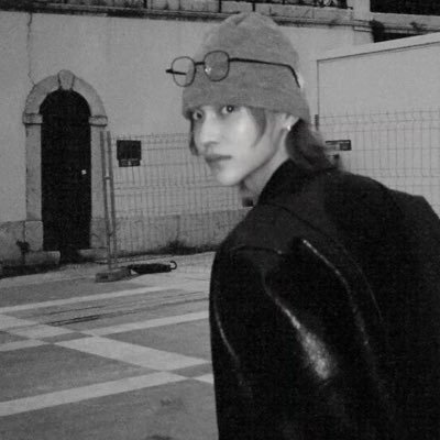 tesarneq's profile picture. ขอฮาวทูเอาตัวเองเข้าไปในฟิค