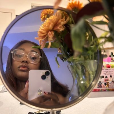 labelmepurple's profile picture. 🦋 - 100% Lupus Warrior, 100% Barb 🦄 .  💚 in need of a kidney 💚 I Hugged LIZZO