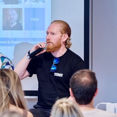 Building Digital Experiences Backed by a Marketing Mindset.
14+ Years in SEO!
Specialist JavaScript SEO Consultant.
Building on Web - #NextJS & iOS - #Swift