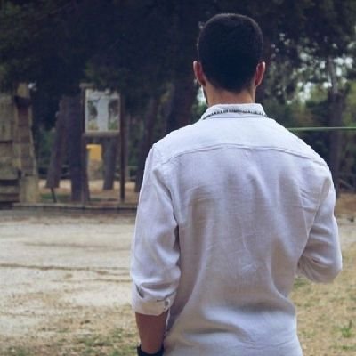عندما يتراكم عليك كل شيء وتصل إلى نقطة لا تتحمل بعدها أي شئ، احذر أن تستسلم، ففي هذه النقطة سيتم تغيير قدرك إلى الأبد