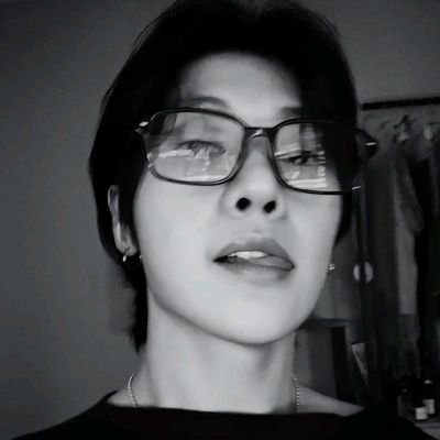 whokilledyeo's profile picture. ℒa vιᧉ
 ଓ. eᥒ ro͟s͟e 𝁼 ¹⁷ ⺌
      @kwanbites