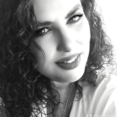 Verso libre. Lcda Derecho, autora de Ojos de Gata (erótica) e Imágenes Habladas (poesía). Escribo del alma, del mar y la luna. (+21) https://t.co/oVcreDiaA3