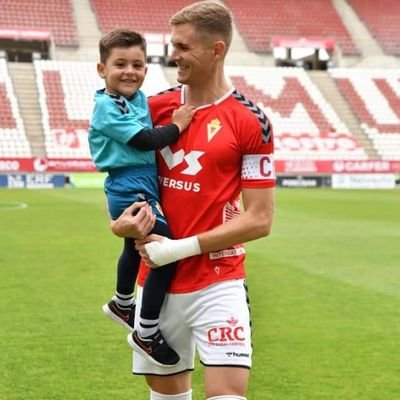 Padre d jgdor @eduluna4 R.Murcia siempre. Simpatía Málaga,Córdoba (Mi padre)/Arenas Getxo, Albacete, Ucam, R.Murcia,Castellón, Águilas, Calahorra,Cieza, (hijo)