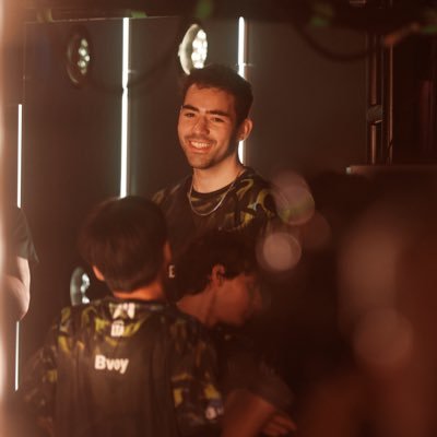 Professional League of Legends Player for @ShopifyRebels. https://t.co/KoUW3Gds7C | https://t.co/FnpG9vlbjn