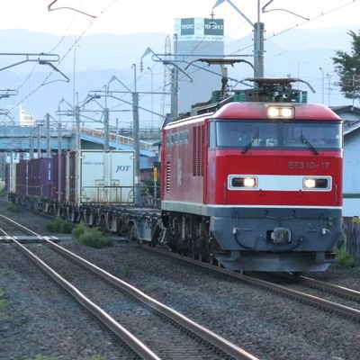 貨物列車が大好きです。
鉄道について投稿します。よかったらフォローといいねよろしくお願いします!撮影日と投稿日は異なる場合がありますご了承ください。画質が悪い事がございます。写真は下手です。
使用機材CanonEOSKissX7