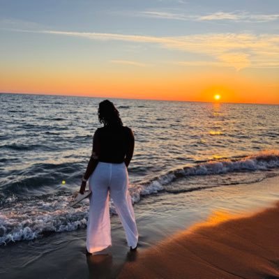 wab1sab1_e's profile picture. ; #she/#they #diversityandinclusion #wellness | I thrive where nature speaks | I live in my head a lot | Music keeps me alive | Life's an adventure...