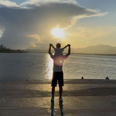 yibuchonglou's profile picture. 