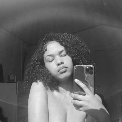 erica_moor76723's profile picture. 🇺🇸🇯🇲📚♎️  new here ..  I follow back