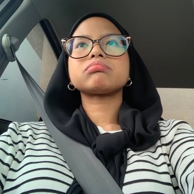 msyafrhna's profile picture. Trying to live laugh love out of this life