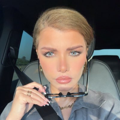 حين تعبر أسماء ..🕊 بكالوريوس لغة عربية و تاريخ ، معلمة كويتية وباحثة و مهتمة بحقوق المرأة . تاج الجمال عقلك 👑