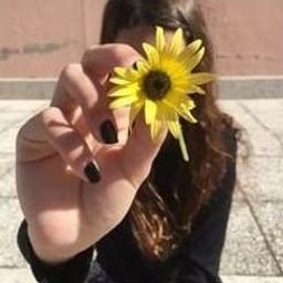 Yqofea302160's profile picture.