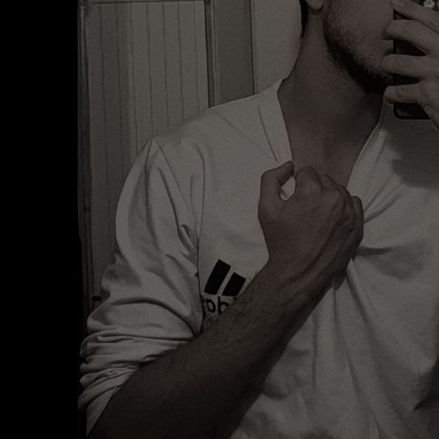 Arad_aakbari's profile picture. رفقای زیادی نداریم، فقط آدمای زیادی میشناسیم