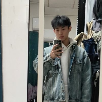 180/24/68/1 男大弟弟一枚 性瘾狂,偶尔会兼职直播 喜欢刺激 尺度大点的 个人比较喜欢,刺激调教 交朋友请关注我
