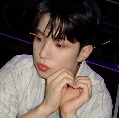 _2_28_'s profile picture. 내 마음을 어디 거리 한복판에 걸어 놓고 싶다