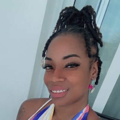 Chicago Caterer CEO 👩💼 of CHYNNAMAEKITCHENLLC ⚰️Married To The Money 🤑 TEAMNOKIDS BIG CANCER ♋️ 7/10