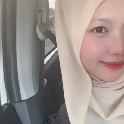 fariahnuralya's profile picture. 