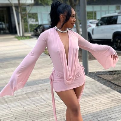 I don’t align with people who hate Beyonce and Real Housewives. Hampton alum⚓️. From the DMV to Houston with (❤️). I’m only here for the chit chat, k? 🫧💞