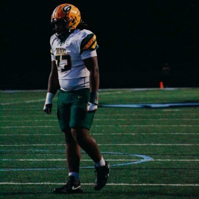 OT / NG co 2029 | 260 ibs | 6’3|kendarious.smith.s@gscs.org | griffin high school / OT1 | bench 260 | squat 350 | power clean 205