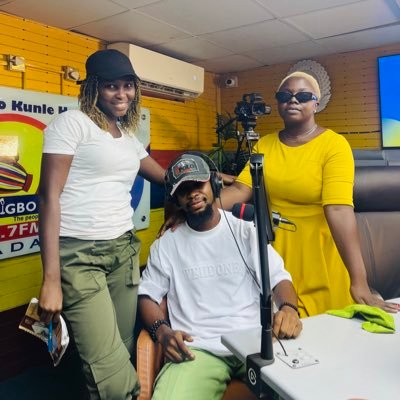 PRINZE_OF_RADIO's profile picture. digital creator /presenter 🎙️ story teller 🎤 music lover 🎧 crypto 🪙 📧:Olasunkanmi250@gmail.com contact me 📱: https://t.co/6ddVjZFNSW