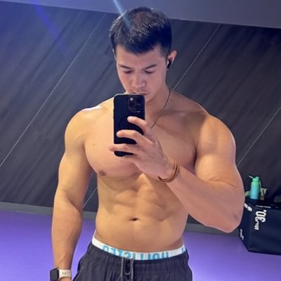 physique / pageant coach / nutritionist / singer / vball / bl / infj-t / libra / furdad of 5. hipon is tiny, i'm a lobster🦞
DM ‘NewMeNow’ for online coaching!