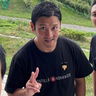 sekimotosom41's profile picture. 売るよりも飲む方が好きなワイナリーのソムリエです😝 出身は千葉県柏市。33年住んだ千葉県を飛び出して、2019年8月に北海道へ移住！ でも、実は沖縄大好きで、結婚式は恩納村で挙げてます☆