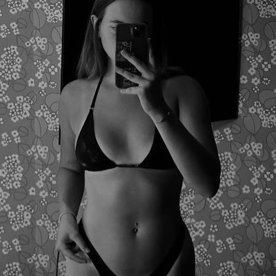 Gwenaelle21p's profile picture. quelques photos à vendre :) PayPal: https://t.co/yFNopJfarL