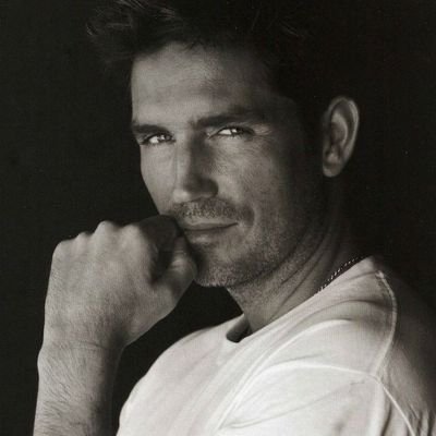 Cuenta creada por unas desquiciadas mentales con el objetivo de admirar y compartir la belleza y talento de nuestros guapazos favoritos. ¡Compartir es vivir! 🙂